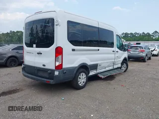 2017 Ford Transit z VIN 1FTYR2CM1HKB49066, wystawiony jako IAAI lot #42382169 z przebiegiem 42 150 mil mil oraz . Historia ofert i sprzedaży dostępna na DreamBid. Obrazek 4.