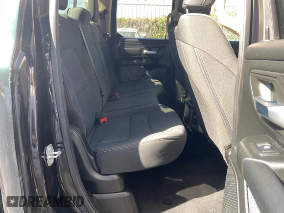 2019 Ram 1500 Tradesman z VIN 1C6SRFCT8KN585978, wystawiony jako Copart lot #78004934 z przebiegiem 102 838 mil mil oraz Czysty tytuł • Clean title. Historia ofert i sprzedaży dostępna na DreamBid. Obrazek 6.