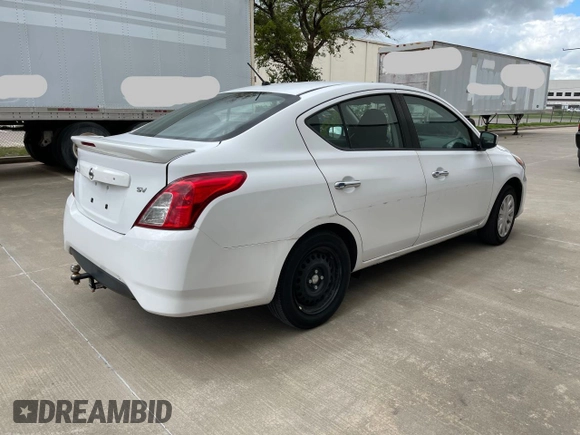 2019 Nissan Versa SV z VIN 3N1CN7AP4KL853965, wystawiony jako Copart lot #56391665 z przebiegiem 118 394 mil mil oraz Czysty tytuł • Clean title. Historia ofert i sprzedaży dostępna na DreamBid. Obrazek 4.