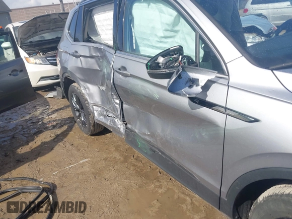 2023 Volkswagen Tiguan SE z VIN 3VV2B7AX0PM034519, wystawiony jako IAAI lot #41723470 z przebiegiem 17 250 mil mil oraz . Historia ofert i sprzedaży dostępna na DreamBid. Obrazek 6.
