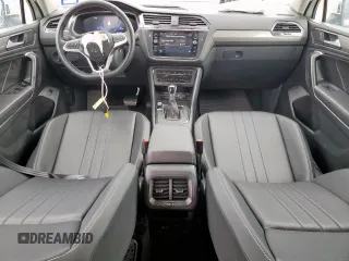 2024 Volkswagen Tiguan SE z VIN 3VV3B7AX0RM188817, wystawiony jako Copart lot #58040225 z przebiegiem 6 299 mil mil oraz Szkoda całkowita • Salvage title. Historia ofert i sprzedaży dostępna na DreamBid. Obrazek 8.