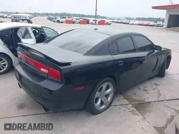 2014 Dodge Charger RT z VIN 2C3CDXCT2EH123810, wystawiony jako IAAI lot #42284705 z przebiegiem 171 159 mil mil oraz . Historia ofert i sprzedaży dostępna na DreamBid. Obrazek 4.