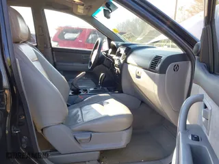 2006 Kia Sorento LX with VIN KNDJD733X65646021, listed as a IAAI auction lot 41622685 with 137,684 mi miles. Bid and sale history available at carsss.com. Image 5.