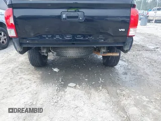 2016 Toyota Tacoma SR5 z VIN 5TFAZ5CN6GX012718, wystawiony jako IAAI lot #42408153 z przebiegiem 136 571 mil mil oraz . Historia ofert i sprzedaży dostępna na DreamBid. Obrazek 6.