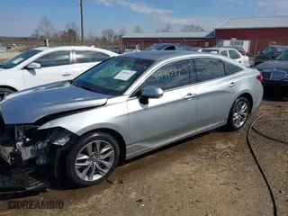 2019 Toyota Avalon XLE with VIN 4T1BZ1FB0KU031057, listed as a IAAI auction lot 41899397 with 108,454 mi miles. Bid and sale history available at carsss.com. Image 2.