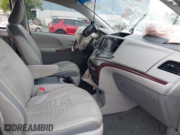 2012 Toyota Sienna XLE with VIN 5TDDK3DC9CS042847, listed as a IAAI auction lot 40970090 with 101,813 mi miles. Bid and sale history available at carsss.com. Image 5.