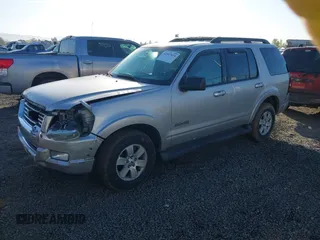 2008 Ford Explorer XLT z VIN 1FMEU73E38UA57643, wystawiony jako IAAI lot #42047634 z przebiegiem 135 336 mil mil oraz . Historia ofert i sprzedaży dostępna na DreamBid. Obrazek 2.