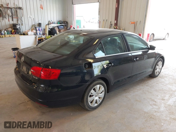 2013 Volkswagen Jetta SE z VIN 3VWDX7AJ7DM267911, wystawiony jako IAAI lot #42391353 z przebiegiem 42 248 mil mil oraz . Historia ofert i sprzedaży dostępna na DreamBid. Obrazek 4.