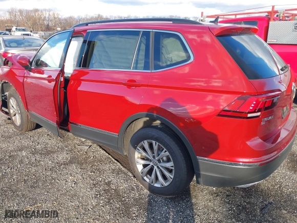 2018 Volkswagen Tiguan SEL with VIN 3VV3B7AX1JM076161, listed as a IAAI auction lot 40931210 with 106,916 mi miles. Bid and sale history available at carsss.com. Image 3.