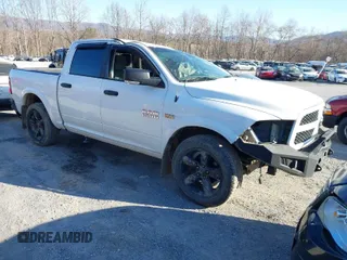 2015 Ram 1500 Big Horn z VIN 1C6RR7LT3FS683232, wystawiony jako IAAI lot #41761885 z przebiegiem 175 675 mil mil oraz . Historia ofert i sprzedaży dostępna na DreamBid. Obrazek 1.
