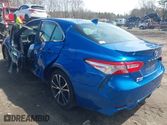 2020 Toyota Camry SE z VIN 4T1G11BK9LU016562, wystawiony jako IAAI lot #41954944 z przebiegiem 59 817 mil mil oraz . Historia ofert i sprzedaży dostępna na DreamBid. Obrazek 3.