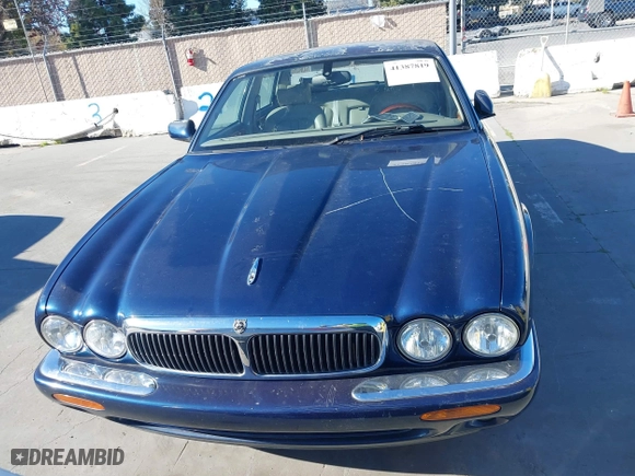 2000 Jaguar XJ with VIN SAJDA14C4YLF16529, listed as a IAAI auction lot 41387819 with 90,143 mi miles. Bid and sale history available at carsss.com. Image 6.