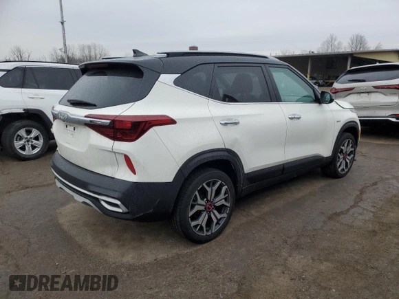 2022 Kia Seltos SX with VIN KNDETCA23N7299979, listed as a Copart auction lot 42940095 with 27,315 mi miles and Salvage title. Bid and sale history available at DreamBid. Image 3.