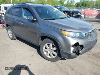 2012 Kia Sorento LX with VIN 5XYKT3A65CG266682, listed as a IAAI auction lot 42220120 with 118,153 mi miles. Bid and sale history available at carsss.com. Image 1.