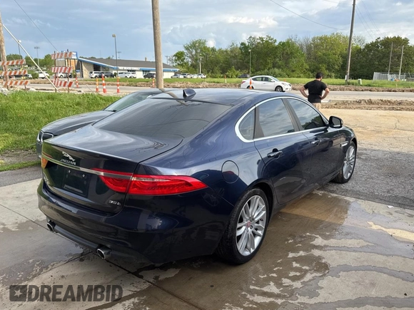 2016 Jaguar XF 35t Prestige with VIN SAJBE4BV5GCY13497, listed as a Copart auction lot 55729035 with 81,211 mi miles and Clean Title. Bid and sale history available at carsss.com. Image 4.
