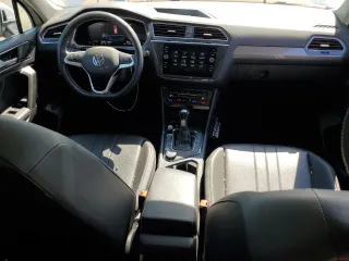 2024 Volkswagen Tiguan SE z VIN 3VVMB7AXXRM073047, wystawiony jako Copart lot #58958515 z przebiegiem 23 180 mil mil oraz Szkoda całkowita • Salvage title. Historia ofert i sprzedaży dostępna na DreamBid. Obrazek 8.