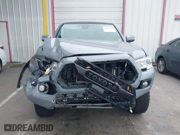 2021 Toyota Tacoma SR z VIN 5TFCZ5AN5MX281428, wystawiony jako IAAI lot #41893437 z przebiegiem 36 204 mil mil oraz . Historia ofert i sprzedaży dostępna na DreamBid. Obrazek 12.