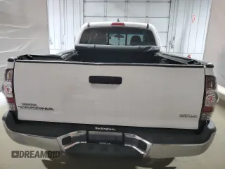 2015 Toyota Tacoma z VIN 5TFUX4EN7FX039029, wystawiony jako Copart lot #55161325 z przebiegiem 27 791 mil mil oraz Szkoda całkowita • Salvage title. Historia ofert i sprzedaży dostępna na DreamBid. Obrazek 6.