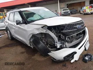 2022 Ford Explorer XLT z VIN 1FMSK7DH0NGB25926, wystawiony jako IAAI lot #42181595 z przebiegiem 15 063 mil mil oraz . Historia ofert i sprzedaży dostępna na DreamBid. Obrazek 1.