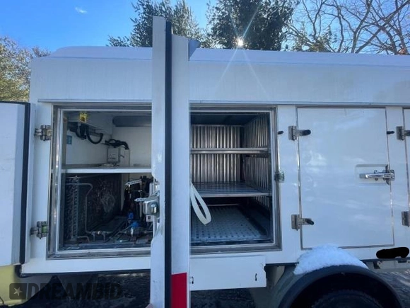 2019 Ford Econoline Commercial z VIN 1FDXE4FS5KDC52270, wystawiony jako Copart lot #46290955 z przebiegiem 104 046 mil mil oraz Tytuł czysty. Historia ofert i sprzedaży dostępna na DreamBid. Obrazek 13.