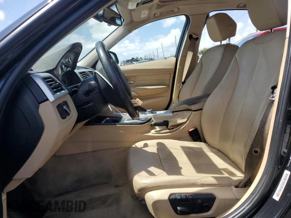 2012 BMW 3 Series 328i z VIN WBA3A5G58CNN65528, wystawiony jako Copart lot #60551705 z przebiegiem 102 630 mil mil oraz Szkoda całkowita • Salvage title. Historia ofert i sprzedaży dostępna na DreamBid. Obrazek 7.