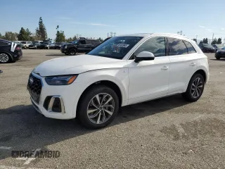 2023 Audi Q5 S line Premium Plus z VIN WA1EAAFY4P2142401, wystawiony jako Copart lot #45992965 z przebiegiem 26 408 mil mil oraz Szkody całkowita. Historia ofert i sprzedaży dostępna na DreamBid. Obrazek 1.