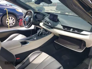 2019 BMW i8 z VIN WBY2Z6C52KVG98174, wystawiony jako IAAI lot #41994979 z przebiegiem 1 187 mil mil oraz . Historia ofert i sprzedaży dostępna na DreamBid. Obrazek 5.