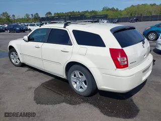 2005 Dodge Magnum SE with VIN 2D4FV48V85H648064, listed as a IAAI auction lot 41930901 with 213,453 mi miles. Bid and sale history available at carsss.com. Image 3.
