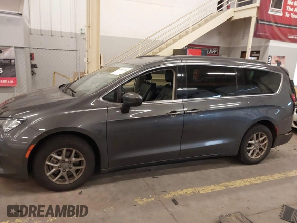 2020 Chrysler Voyager LXi z VIN 2C4RC1DG3LR151663, wystawiony jako IAAI lot #41817756 z przebiegiem 119 517 mil mil oraz . Historia ofert i sprzedaży dostępna na DreamBid. Obrazek 14.