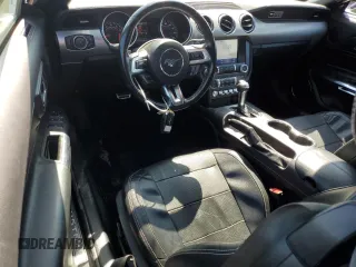 2020 Ford Mustang EcoBoost z VIN 1FATP8UH1L5185566, wystawiony jako Copart lot #56240345 z przebiegiem 62 934 mil mil oraz Szkoda całkowita • Salvage title. Historia ofert i sprzedaży dostępna na DreamBid. Obrazek 8.