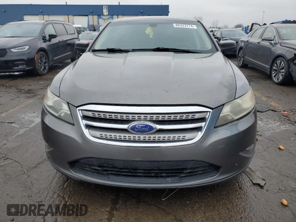 2012 Ford Taurus SEL z VIN 1FAHP2HW9CG103826, wystawiony jako Copart lot #86323774 z przebiegiem 227 186 mil mil oraz Czysty tytuł • Clean title. Historia ofert i sprzedaży dostępna na DreamBid. Obrazek 5.
