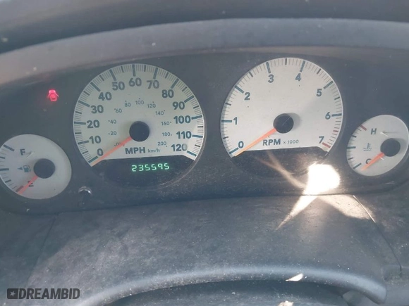 2006 Dodge Caravan SXT with VIN 1D8GP45R86B738085, listed as a IAAI auction lot 41259249 with 235,595 mi miles. Bid and sale history available at carsss.com. Image 7.