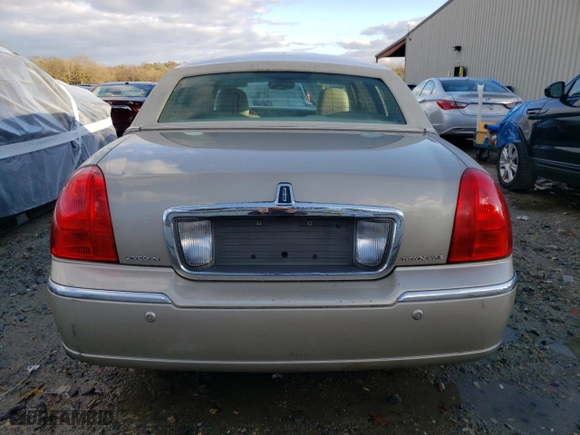 2005 Lincoln Town Car Signature with VIN 1LNHM81W45Y642069, listed as a Copart auction lot 79722163 with 220,886 mi miles and Salvage Title. Bid and sale history available at carsss.com. Image 6.
