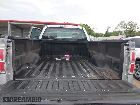 2013 Ford F-150 XL z VIN 1FTMF1CM1DKF27849, wystawiony jako IAAI lot #42308542 z przebiegiem 74 352 mil mil oraz . Historia ofert i sprzedaży dostępna na DreamBid. Obrazek 8.