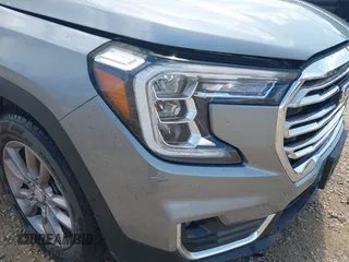 2023 GMC Terrain SLT z VIN 3GKALVEG9PL181616, wystawiony jako IAAI lot #42338137 z przebiegiem 44 400 mil mil oraz . Historia ofert i sprzedaży dostępna na DreamBid. Obrazek 6.