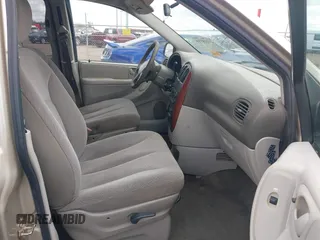 2006 Chrysler Town & Country SWB with VIN 1A4GP45R66B594898, listed as a IAAI auction lot 41128710 with 195,062 mi miles. Bid and sale history available at carsss.com. Image 5.