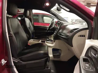2017 Dodge Grand Caravan SXT with VIN 2C4RDGCG5HR749052, listed as a IAAI auction lot 42010625 with 118,833 mi miles and . Bid and sale history available at DreamBid. Image 5.
