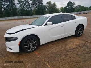 2015 Dodge Charger SXT z VIN 2C3CDXHG0FH897826, wystawiony jako Copart lot #55500215 z przebiegiem 286 921 mil mil oraz Szkody całkowita. Historia ofert i sprzedaży dostępna na DreamBid. Obrazek 1.