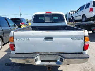2001 Toyota Tacoma PreRunner z VIN 5TEGN92N91Z852586, wystawiony jako IAAI lot #42299321 z przebiegiem 233 111 mil mil oraz . Historia ofert i sprzedaży dostępna na DreamBid. Obrazek 16.