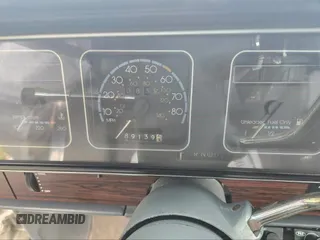 1989 Chevrolet Caprice z VIN 1G1BU51E8KA111809, wystawiony jako IAAI lot #42298235 z przebiegiem 89 139 mil mil oraz . Historia ofert i sprzedaży dostępna na DreamBid. Obrazek 6.