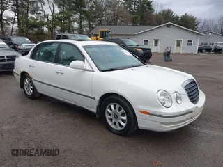 2006 Kia Amanti with VIN KNALD124365104840, listed as a IAAI auction lot 41843110 with 220,635 mi miles. Bid and sale history available at carsss.com. Image 1.