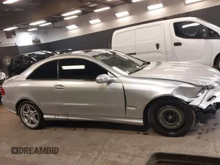 2009 Mercedes-Benz CLK 550 z VIN WDBTJ72H09F265130, wystawiony jako IAAI lot #42436761 z przebiegiem 133 527 mil mil oraz . Historia ofert i sprzedaży dostępna na DreamBid. Obrazek 13.