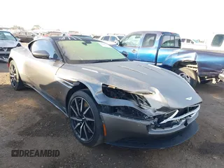 2017 Aston Martin DB11 z VIN SCFRMFAVXHGL02389, wystawiony jako IAAI lot #41664146 z przebiegiem 6 616 mil mil oraz . Historia ofert i sprzedaży dostępna na DreamBid. Obrazek 6.
