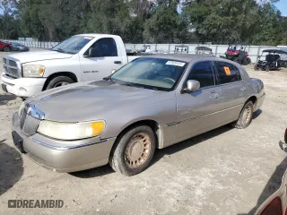 2002 Lincoln Town Car Executive with VIN 1LNHM81W62Y641775, listed as a Copart auction lot 87028124 with 0 mi miles and Clean Title. Bid and sale history available at carsss.com. Image 1.