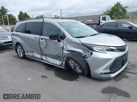 2022 Toyota Sienna XLE z VIN 5TDJRKEC8NS135921, wystawiony jako IAAI lot #42124395 z przebiegiem 39 611 mil mil oraz . Historia ofert i sprzedaży dostępna na DreamBid. Obrazek 1.