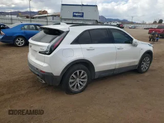 2022 Cadillac XT4 FWD Sport z VIN 1GYFZER47NF165920, wystawiony jako Copart lot #50389935 z przebiegiem 57 410 mil mil oraz Szkoda całkowita • Salvage title. Historia ofert i sprzedaży dostępna na DreamBid. Obrazek 3.
