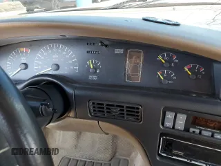 1998 Pontiac Bonneville SE z VIN 1G2HX52K0W4238012, wystawiony jako Copart lot #70997824 z przebiegiem 146 825 mil mil oraz Szkody całkowita. Historia ofert i sprzedaży dostępna na DreamBid. Obrazek 9.