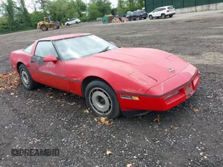 1985 Chevrolet Corvette z VIN 1G1YY0788F5136999, wystawiony jako IAAI lot #42241627 z przebiegiem 51 368 mil mil oraz . Historia ofert i sprzedaży dostępna na DreamBid. Obrazek 1.