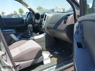 2005 Ford Escape XLS Value with VIN 1FMYU92Z75DA03268, listed as a IAAI auction lot 42051311 with 124,985 mi miles. Bid and sale history available at carsss.com. Image 5.