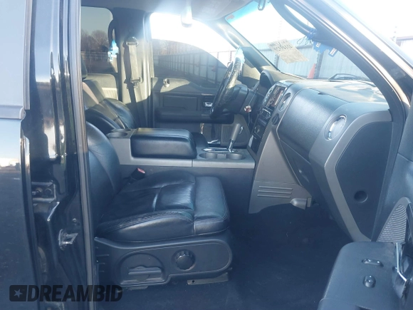 2008 Ford F-150 XLT с VIN 1FTPW12538FA21641, выставлен на аукционе IAAI как лот 41149320 с пробегом 143 137 миль миль и . История ставок и продаж доступна на DreamBid. Изображение 5.
